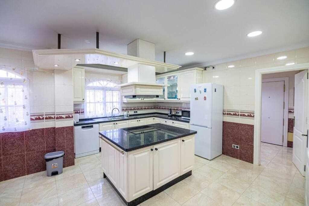 Lujosa Villa En Alhaurin De La Torre 7 Dormitorios Zewnętrze zdjęcie